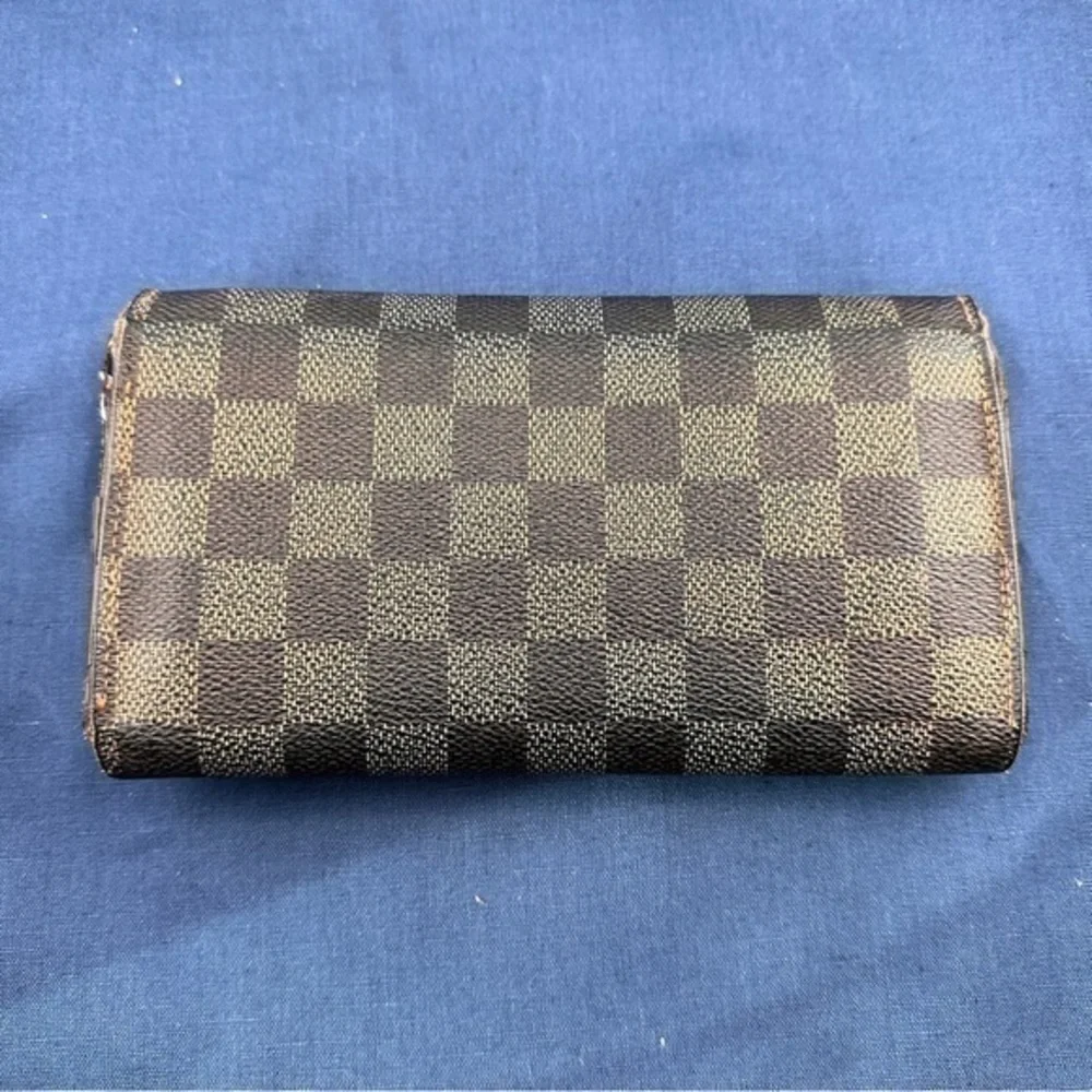 AUTHENTIC Louis Vuitton wallet. Damier Graphite Canvas.